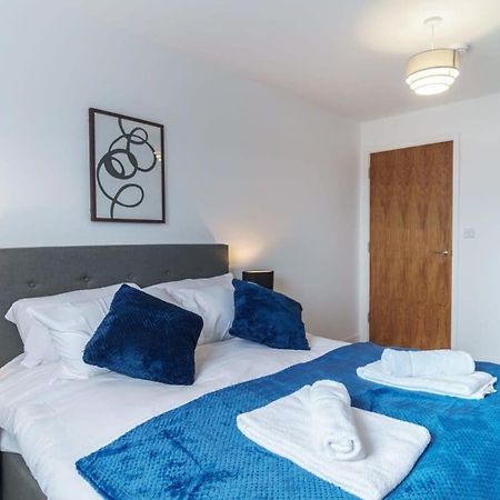 Stunning 2 Bed Apartment In Salford With Views Manchester Esterno foto