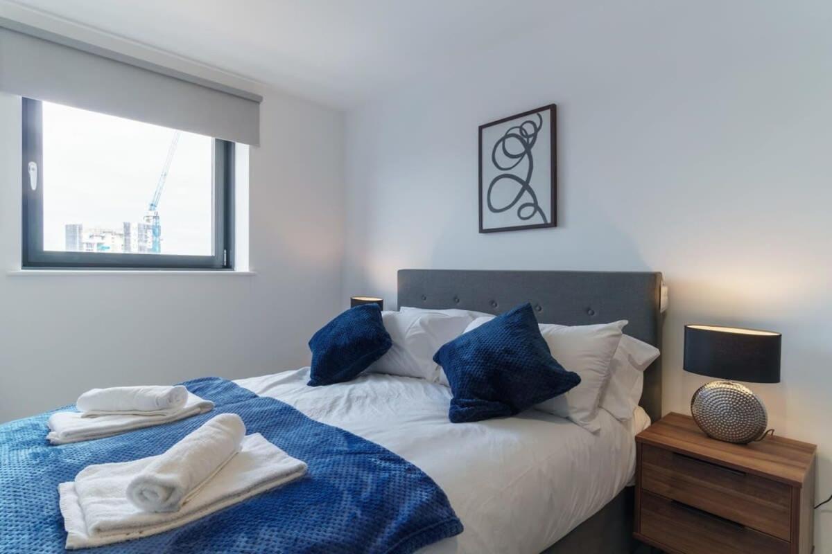 Stunning 2 Bed Apartment In Salford With Views Manchester Esterno foto