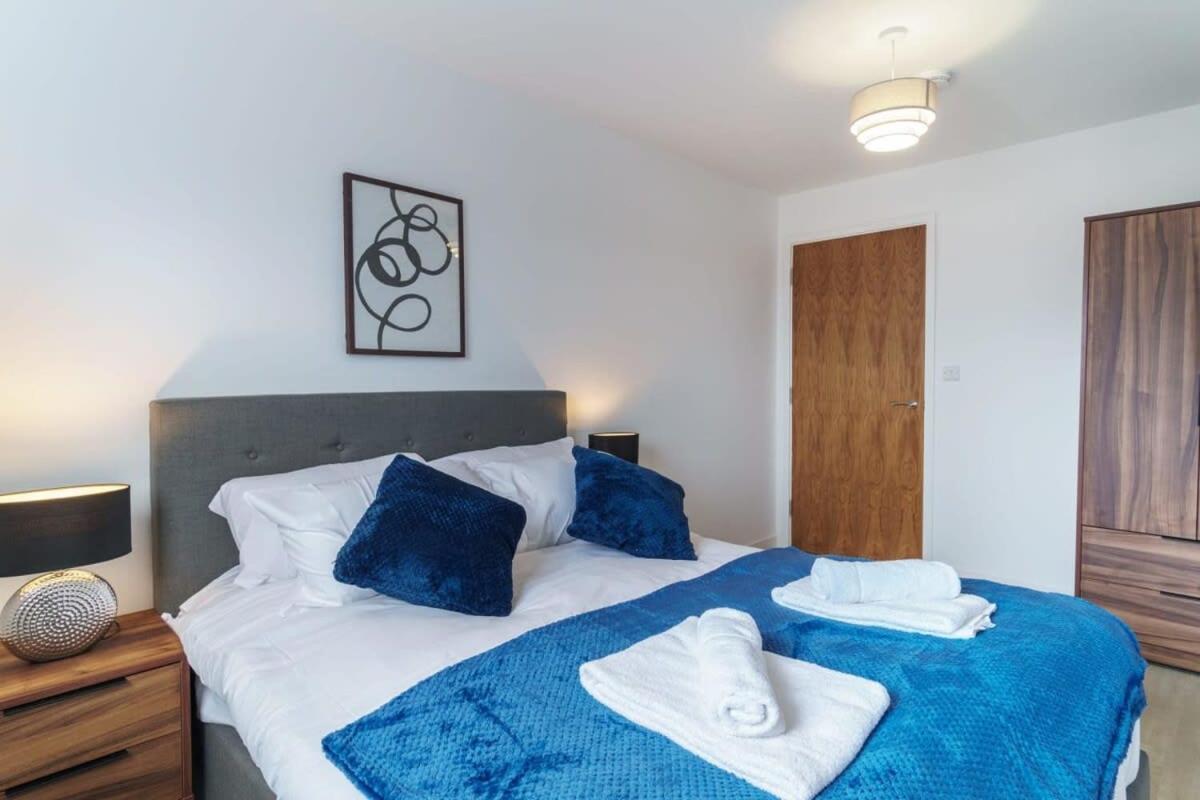Stunning 2 Bed Apartment In Salford With Views Manchester Esterno foto