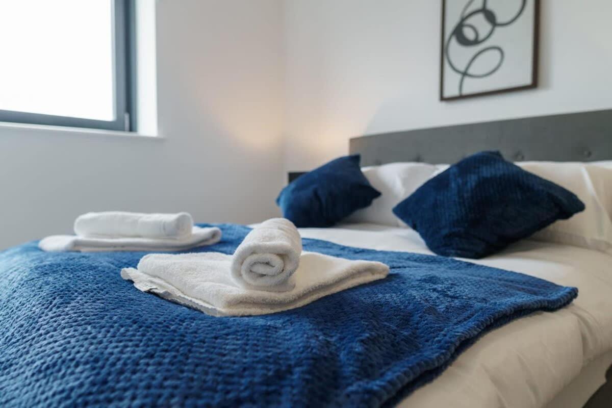 Stunning 2 Bed Apartment In Salford With Views Manchester Esterno foto