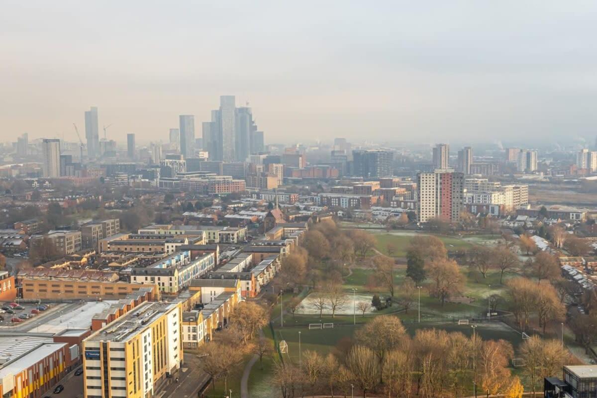 Stunning 2 Bed Apartment In Salford With Views Manchester Esterno foto