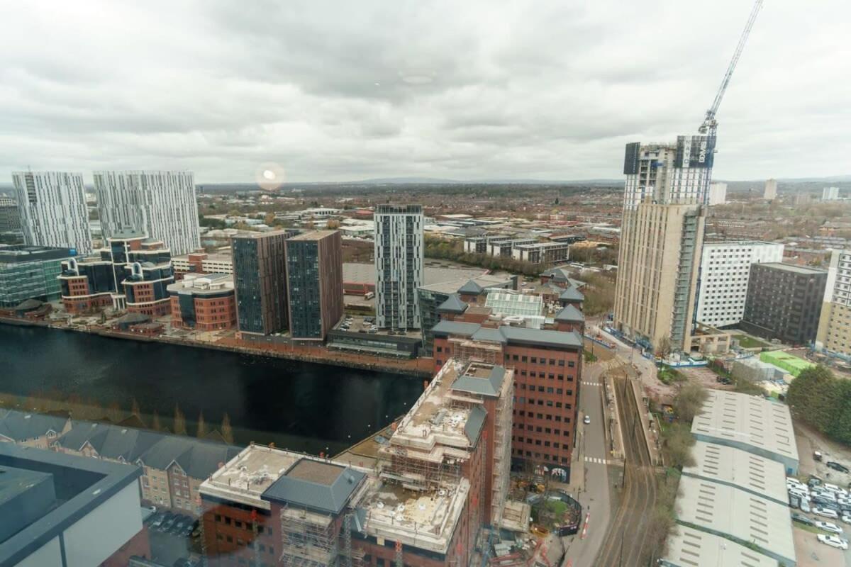 Stunning 2 Bed Apartment In Salford With Views Manchester Esterno foto